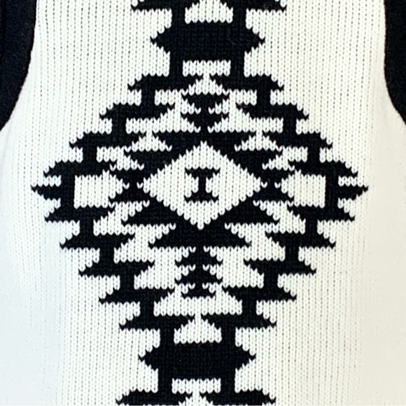 Thread & Supply~Womens Southwestern Print Faux Fur Collared Wool Blend Vest~Sz M - Picture 12 of 16